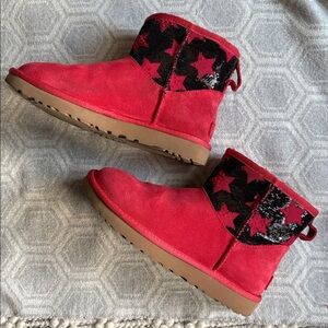 UGG Classic Mini Sequin Stars Ankle Boots Red Black Size 7 Women’s